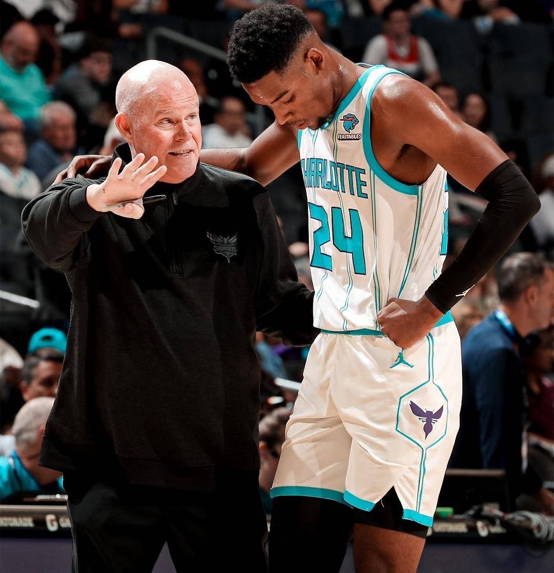 欧超杯冲刺阶段走向成谜，斯图加特官宣签约，更衣室稳定，医务组通报恢复